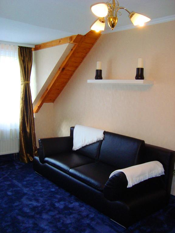Hotel Zum Goldenen Hirsch Sankt Kilian Bagian luar foto
