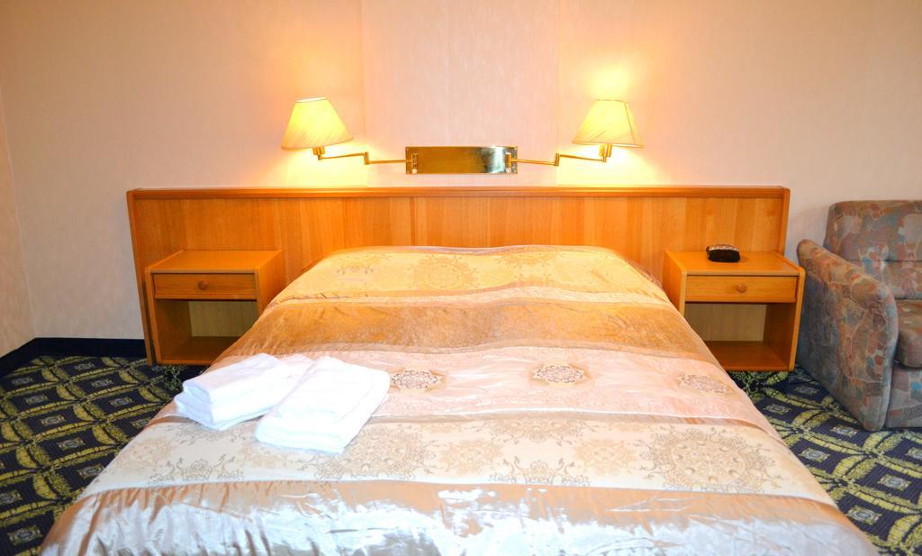 Hotel Zum Goldenen Hirsch Sankt Kilian Ruang foto